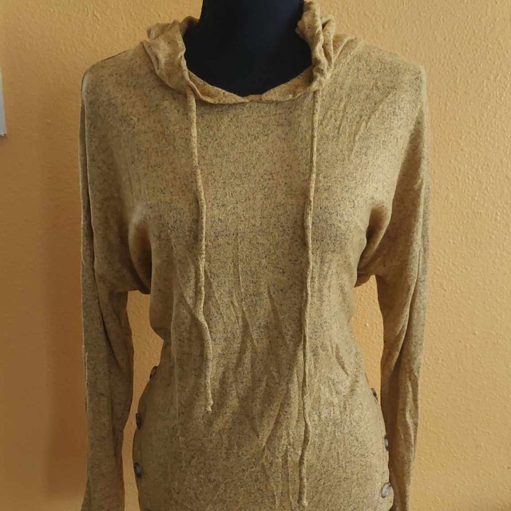 NWOT Super Soft Women's Pullover, Size Medium